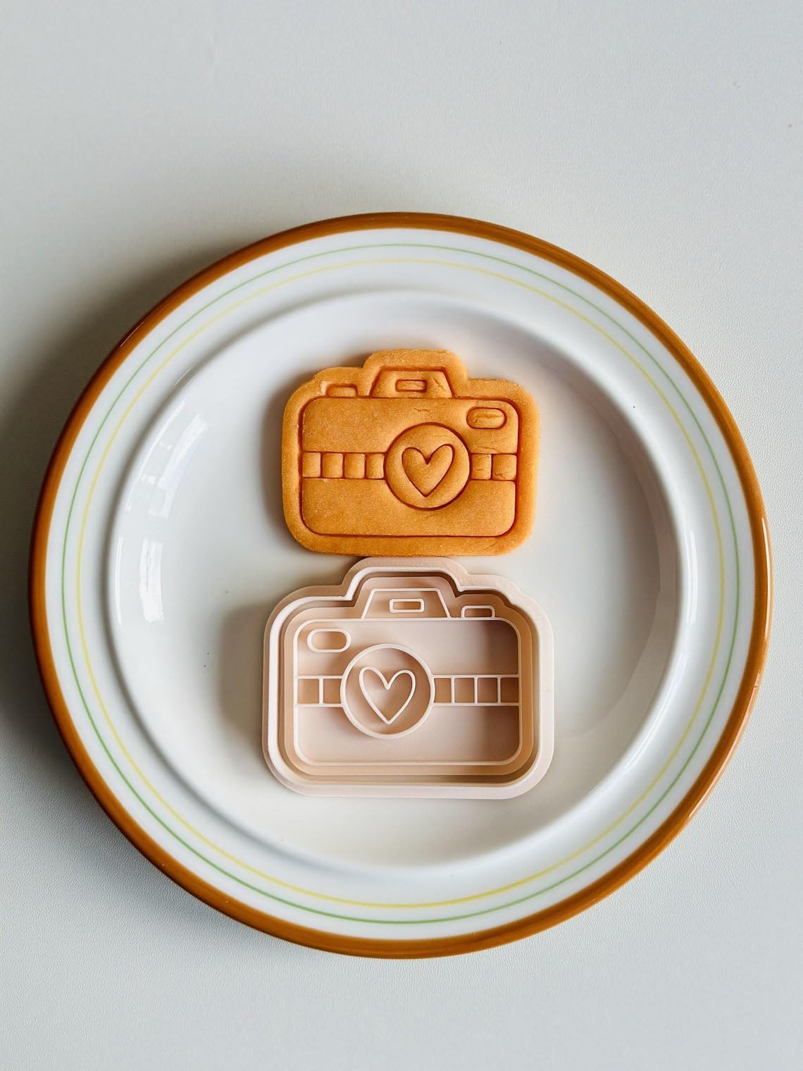 Black Camera Cookie Cutter Stamp Set Groovy Retro Camera Shape with Love Heart Lens Baking Tool for Cookies Fondant and Clay Creative Baking Accessory for Parties Gifts and Everyday Use - Image 4