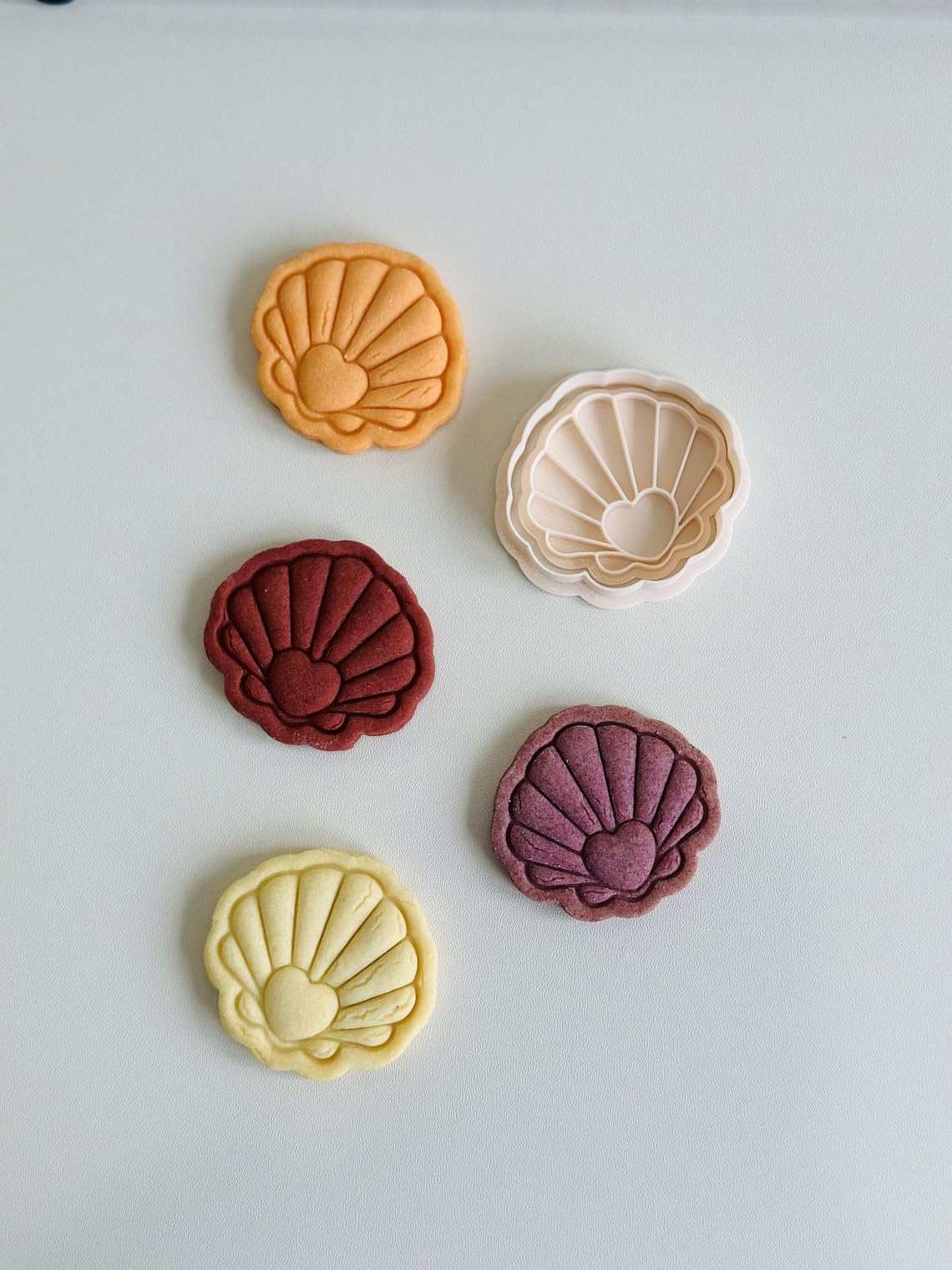 Black Seashell Cookie Cutter Stamp Set Summer Heart Shape Shell Design Ocean Animal Theme Baking Tool for Cookies Fondant Clay Treats Creative Beach Party Baking and Everyday Use - Image 2