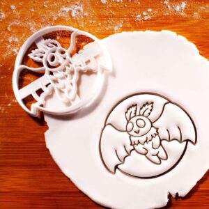 Cute Mothman Flying Cookie Cutter Biscuit Mold Inspired by West Virginia Folklore for Halloween Baking Spooky Paranormal Creature Theme Cryptid Treats for Parties Gifts and Fun Dessert