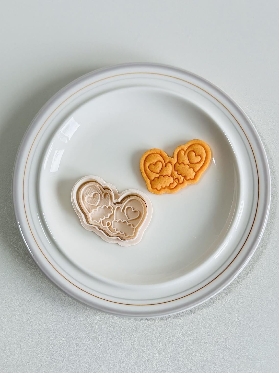 Black Mitten Cookie Cutter Winter Love Heart Gloves Cookie Cutter Stamp Set Black Christmas Mittens Fondant Molds for Holiday Baking Cookies Pastry Dough Candy Kitchen Cookie Cutters Se - Image 6