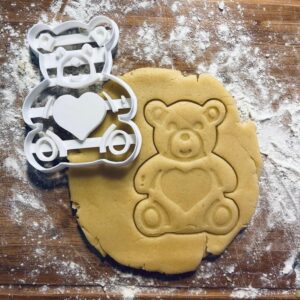 Black Bear with Heart Cookie Cutter Valentines Gift Valentines Day Baking Tool Love Cookie Cutter Teddy Bear Design Gift for Girlfriend Biscuit Fondant Clay Cutter I Love You Treats