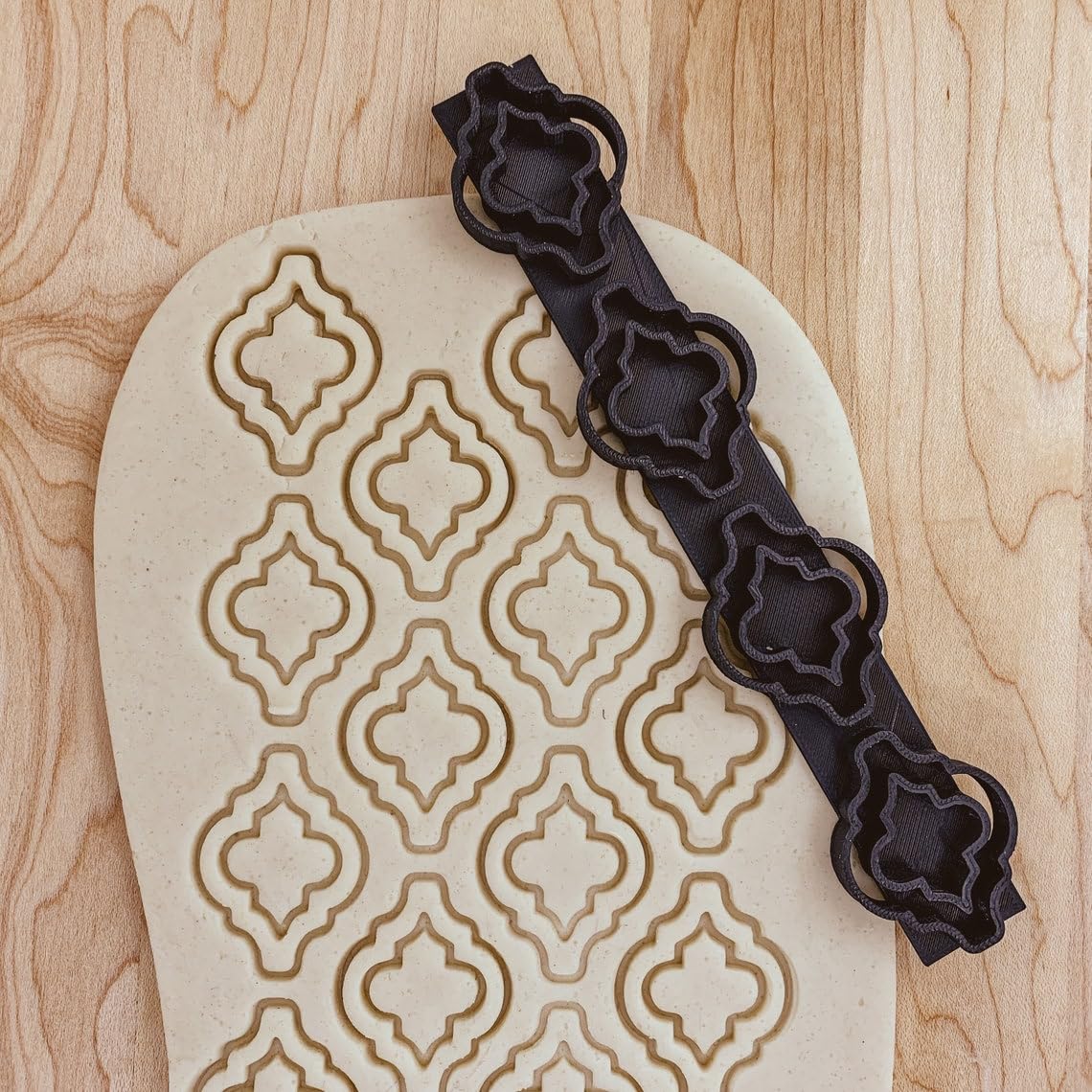 Moroccan Border Design Arabesque Shape Fondant Cake Stamp India Cookie Pie Stamp for Decorating Cakes Cookies Pastries Crafts Party Baking Tools for Ramadan Wedding Eid Events - Image 2