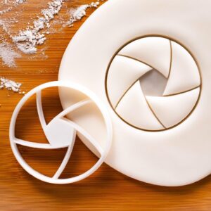 9 Blade Aperture Cookie Cookie Cutter Camera Lens Design 2 Baking Tool for Photography Lover Gifts Biscuit Fondant Craft Clay Cutter Ideal Photographer Parties Themed Events (ONLY Design 2)