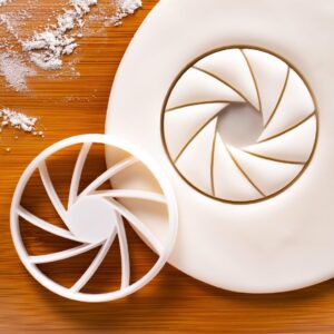 9 Blade Aperture Cookie Cookie Cutter Camera Lens Design 1 Baking Tool for Photography Lover Gifts Biscuit Fondant Craft Clay Cutter Ideal Photographer Parties Themed Events (ONLY Design 1)