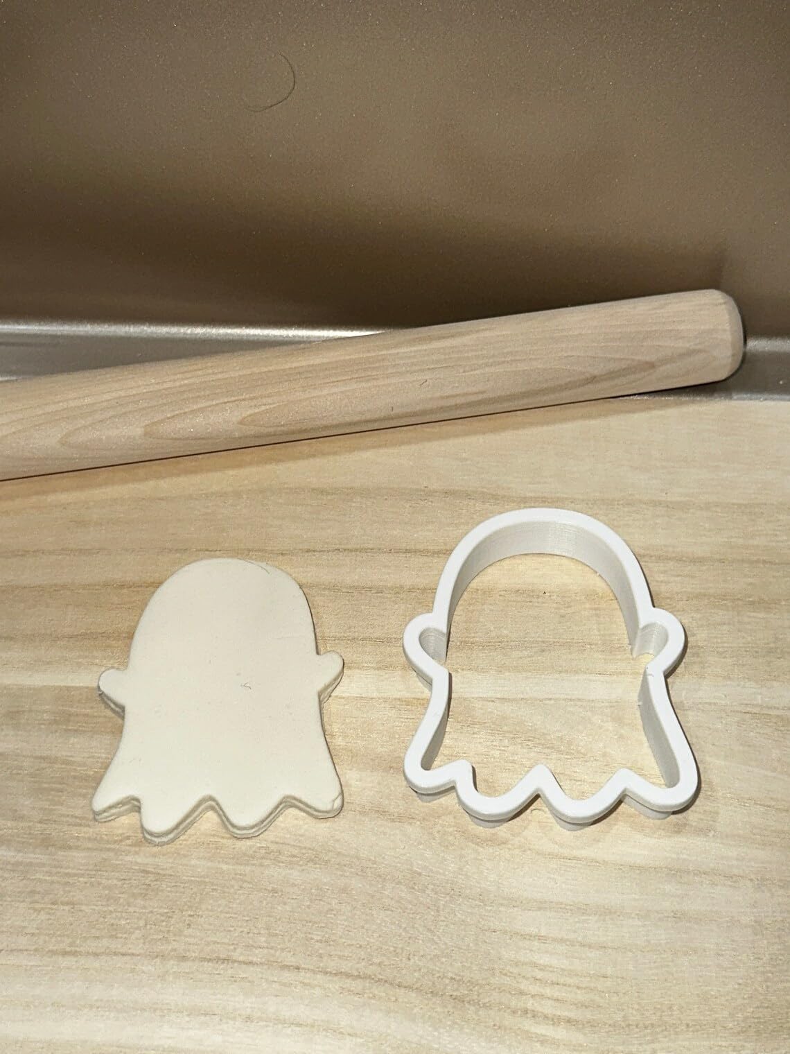 Ghost Shape Polymer Clay Cutter Cookie Fondant Biscuit Cutter Sharp Tapered Edge Tool for Earrings Jewelry Making Halloween Theme Cupcake Decoration Baking Craft Projects Spooky Party