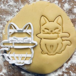 Black Cat with Knife Cookie Cutter Psycho Cat Biscuit Cutter Cookie Stamp for Witchy Magical Baking Murder Mystery Theme Funny Pet Gift Pastry Fondant Dough Tool