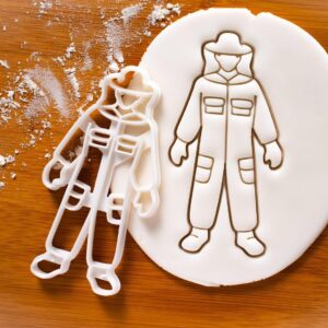 Cookie Beekeeper Suit Cookie Cutter Biscuit Mold for Honeybee Baking Apiculturist Themed Parties Hive Treats Beekeeping Outfit Design Pollen Nectar Insect Fondant Clay Crafts (ONLY BEEKEEPER)