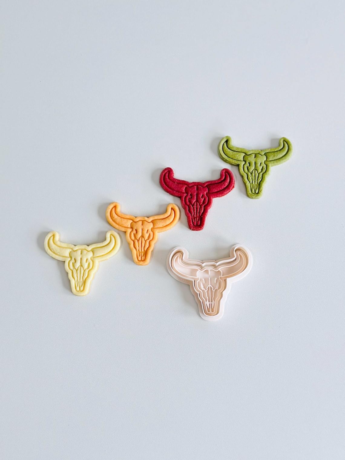 Black Bull Skull Cookie Cutter Halloween Cow Skull Cookie Cutter Stamp Set Black Bull with Horns Fondant Molds for Spooky Western Theme Cookies Chocolate Dough Baking Decorations