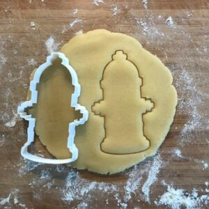 Black Fire Hydrant Cookie Cutter cookie Dog Treat Shape Baking Tool For Dog Cookies Pet Party Snacks Dog Lover Gift For Mom Puppy Birthday Favor Homemade Dog Biscuit Making Tool