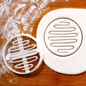 Quadrant Streak Design Two Cookie Cutter for Biscuit Cutting Microbiology Petri Dish Blood agar Streaking lab Science Tool Microbiologist Themed Baking Educational Cookies Cookie(ONLY ONE)