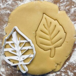 Black Leaf Cookie Cutter Autumn Fall Tree Foliage Biscuit Cutter Cookie Stamp for Kids Birthday Party Baking Pastry Fondant Dough Nature Theme Cake Decorating Tool Cookies Press