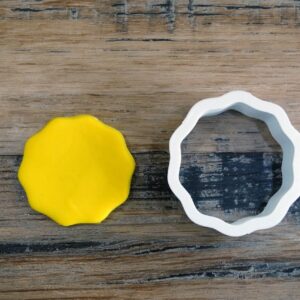 Elegant Round Shape Cookie Cutter for Baking Shortbread Cookies Homemade Pastry Sugar Paste Fondant Decorations and Cake Embellishments for Themed Events and Daily Kitchen Use