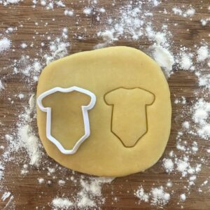 Black Baby Onesie Cookie Cutter Baby Shower Favor Mini Biscuit Cutter for Baking Fondant Dough Polymer Clay Jewelry Making Earring Cutter Baby Theme Party Craft Tool