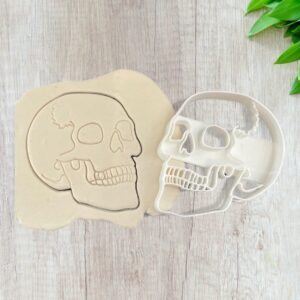 Human Skull Cookie Cutter for Shortbread Cookies Pastry Fondant Sugar Paste Dough Homemade Cake Decoration Spooky Skeleton Anatomy Theme Baking Tool for Halloween Treats