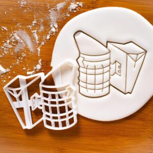 Cookie Smoker Cookie Cutter Biscuit Mold Beekeeping Themed Baking Honeybee Hive Apiculture Tools Treats Insect Pollen Nectar Honeycomb Fondant Clay Crafts for Beekeeper Parties (ONLY Smoker)