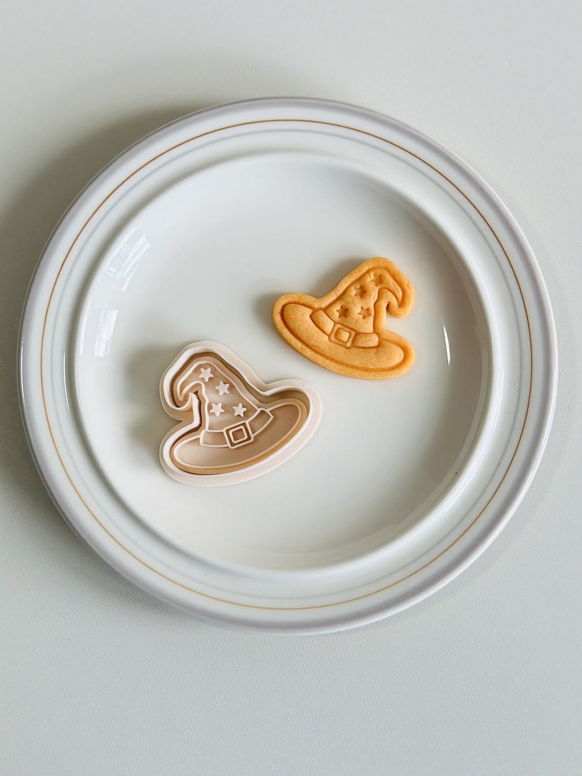 Black Witch Hat Cookie Cutter Halloween Hat with Star Cookie Cutter Stamp Set Black Magic Witch Hat Fondant Molds for Spooky Baking Cookies Pastry Dough Candy Kitchen Cookie Cutters Set - Image 5