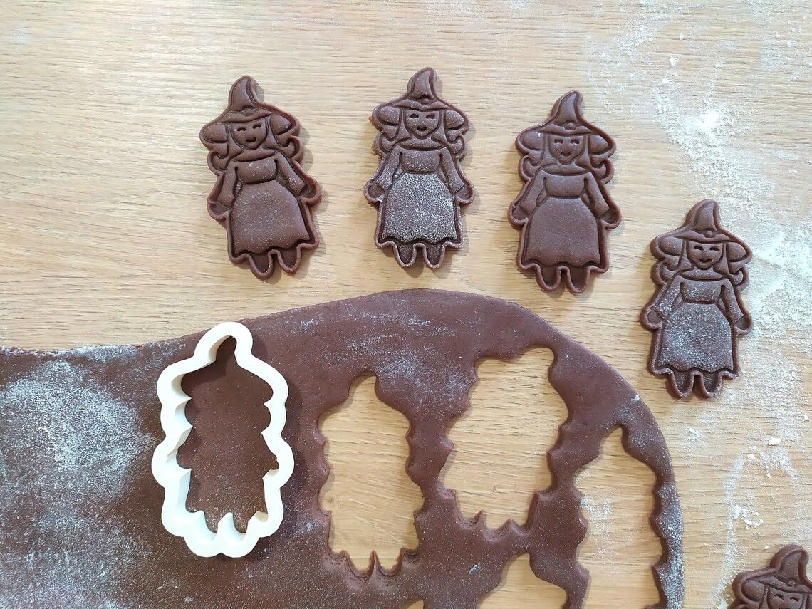 Witch Cookie Cutter Set for Halloween Theme Baking Classic Witch Shape Biscuit Pastry Fondant Sugar Paste Cutters for Spooky Party Treats Cake Decoration Tools for Home Kitchen Use - Image 3