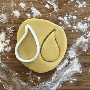 Black Rain Drop Cookie Cutter Mini Crescent Shape for Baking Polymer Clay Earrings Jewelry Making Fondant Crafts DIY Party Favors Cake Decorating Kitchen Tool Supplies