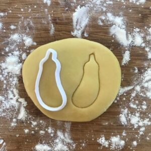 Black Eggplant Cookie Cutter Emoji Shape Mini Biscuit Cutter for Baking Fondant Dough Polymer Clay Jewelry Making Earring Cutter Vegetable Cookie Mold Craft Tool