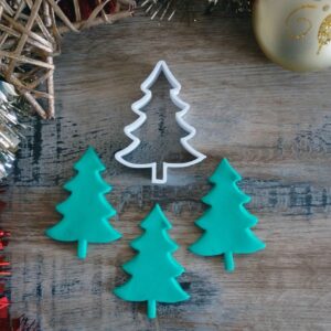 Christmas Tree Outline Cookie Cutter for Making Shortbread Cookies Biscuit Pastry Sugar Paste Fondant Cake Decoration Holiday Baking Festive Party Treats Kitchen Homemade Dessert Tool