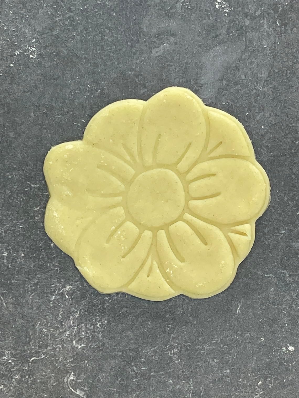 Flower shape cookie cutter for baking shortbread biscuits, fondant cutting, sugar paste shaping, floral themed pastry crafting, spring cake decoration, homemade dessert decorating tool - Image 3