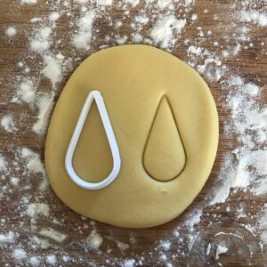 Black Rain Drop Cookie Cutter Mini Crescent Shape Cutter for Baking Polymer Clay Earrings Jewelry Making Fondant Crafts DIY Party Favors Kitchen Tool Creative Supplies