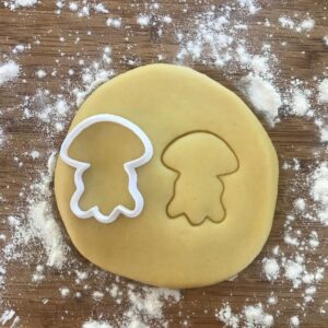 Black Jellyfish Cookie Cutter Nautical Sea Ocean Theme Mini Biscuit Cutter for Baking Fondant Dough Polymer Clay Jewelry Making Earring Cutter Party Favor Craft Tool