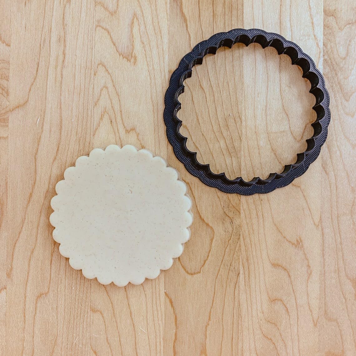 Scalloped Circle Cookie Fondant Clay Cutter India Cookie Mold for Shaping Elegant Scallop-Edged Cookies, Cupcake Toppers, Clay Crafts Perfect for Baking, Decorating, and Creative - Image 4
