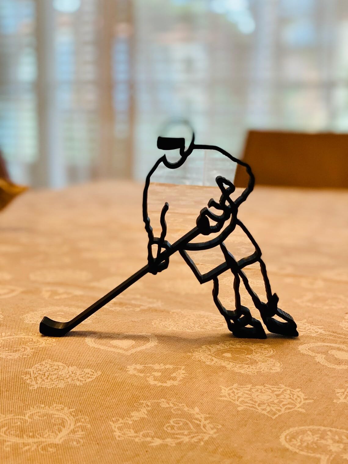 Ice Hockey Player Statue Figure: Minimalist Art Bookshelf Sculpture, Tabletop Decor, Ideal Christmas Gift and Windowsill Statue - Image 6