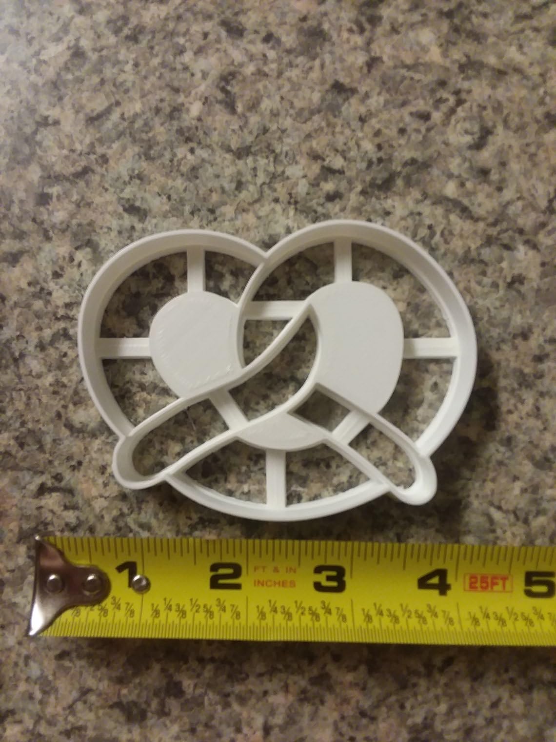 Black Pretzel Shape Cookie Cutter Cookie Bakery Snack Cookie Mold for Oktoberfest Party Treats German Theme Baking Soft Pretzel Inspired Crafts Kids Activities and Gift Packaging - Image 2