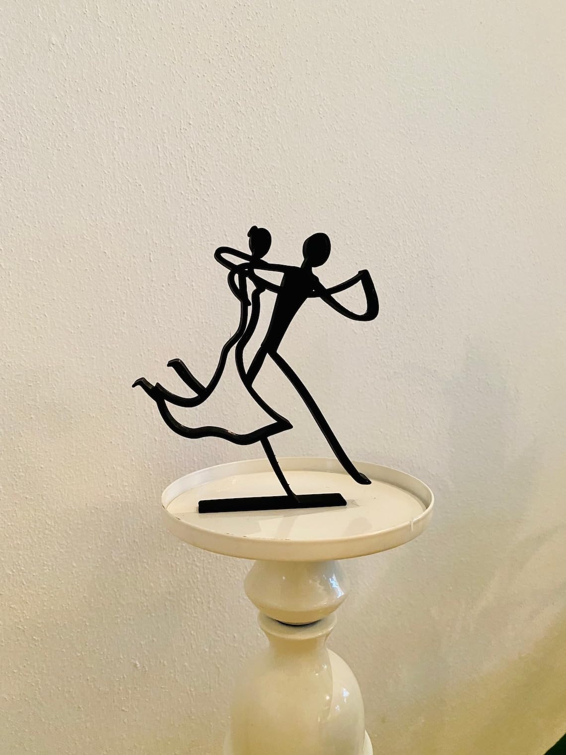 Rhythmic Dance: Minimalist Cookie Sculpture of a Dancing Couple - Perfect Tabletop Accent for Home, Office, or Showpiece Gift - Image 3