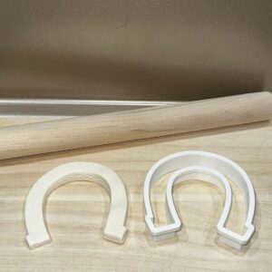 Horseshoe Shape Polymer Clay Cutter Cookie Fondant Biscuit Cutter Sharp Tapered Edge Tool for Earrings Jewelry Making Lucky Charm Theme Cupcake Decoration Baking Craft Projects Good
