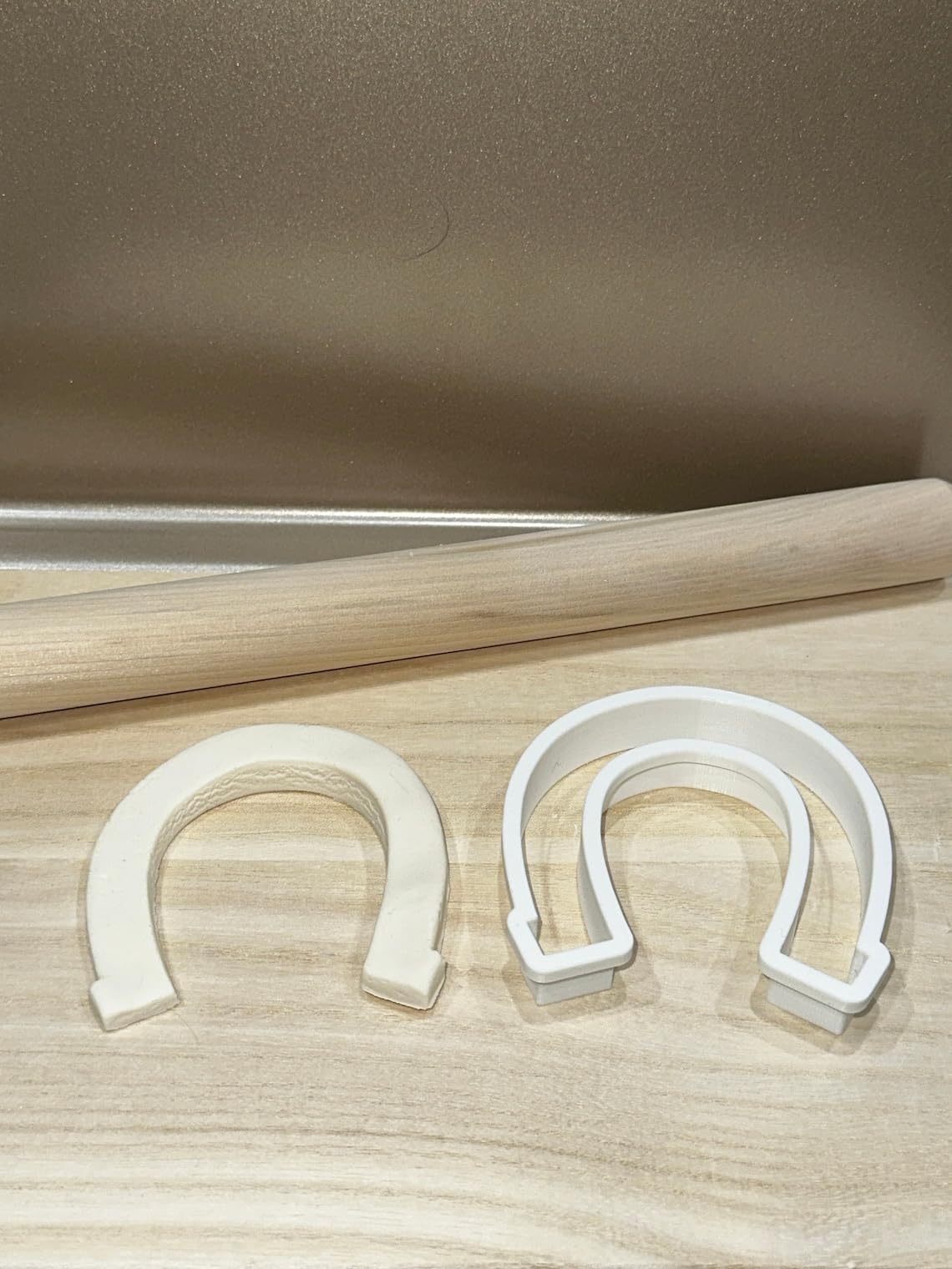Horseshoe Shape Polymer Clay Cutter Cookie Fondant Biscuit Cutter Sharp Tapered Edge Tool for Earrings Jewelry Making Lucky Charm Theme Cupcake Decoration Baking Craft Projects Good