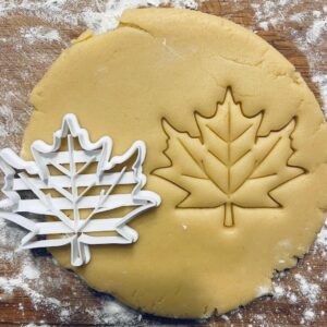 Black Maple Leaf Cookie Cutter Autumn Fall Tree Foliage Biscuit Cutter Cookie Stamp for Kids Birthday Party Baking Pastry Fondant Dough Nature Theme Cake Decorating Tool Cookies Press