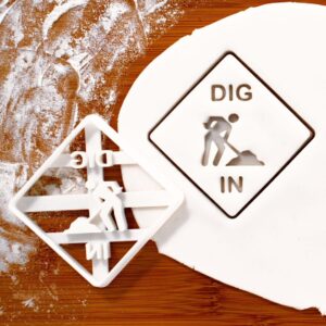 Dig In Signage Cookie Cutter Construction Site Theme Party Baking Excavator Truck Cookies Builder Birthday Favors Kids Construction Zone Biscuit Cutter Clay Fondant Craft Tools (ONLY DIG IN)