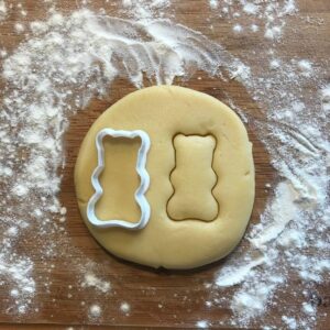 Black Gummy Bear Cookie Cutter cookie India Bear Shape Cutter for Baking Fondant Polymer Clay Jewelry Earring Making Tool Animal CookiesParty Bear Biscuit Cutter