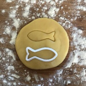 Black Fish Cookie Cutter Nautical Sea Ocean Theme Mini Biscuit Cutter for Baking Fondant Dough Polymer Clay Jewelry Making Earring Cutter Party Favor Craft Tool