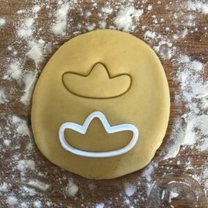 Black Sombrero Cookie Cutter Indian Hat Shape Mini Biscuit Cutter for Baking Fondant Dough cookie Polymer Clay Jewelry Making Earring Cutter Party Favor Gift Decorating Tool Kids Craft