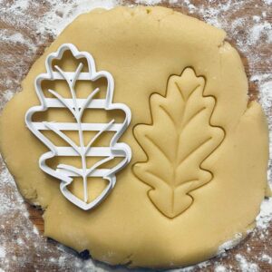 Black Oak Leaf Cookie Cutter Autumn Leaf Biscuit Cutter Cookie Stamp and Embosser for Nature Biology Tree Theme Baking Pastry Fondant Dough Pie Decorating Tool Cookies Press