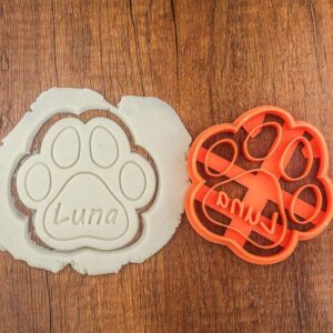 Personalized Dog Paw Cookie Cutter Black Cookie Custom Pet Name Biscuit Mold for Dog Lovers Funny Baking Gift for Animal Themed Parties Pet Birthday Treats and Creative Kitchen
