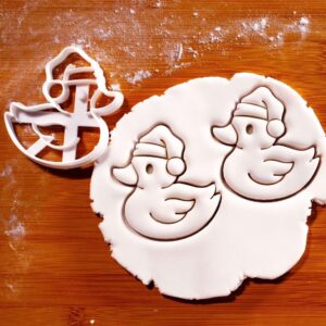 Christmas Baby Duck Cookie Cutter Cookie Mold with Santa Hat for Holiday Biscuit Fondant Clay Baking Cute Festive Duckling Treats for Winter Party Decorations