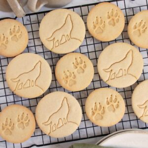 Howling Wolf and Wolf Paw cookie cutter