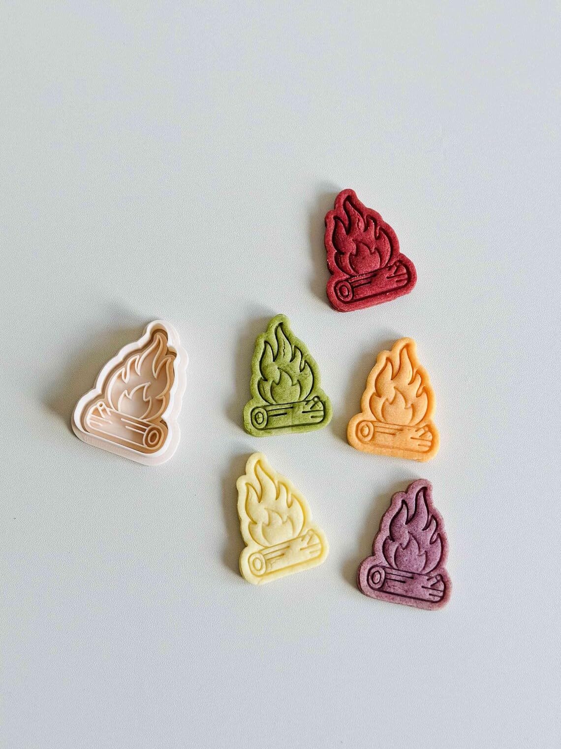Black Campfire Cookie Cutter Fall Camping Fire Cookie Cutter Stamp Set Bon Fire Shape Baking Tool for Cookies Fondant Cake Decorating Outdoor Party Treats Kitchen Baking Accessory - Image 3