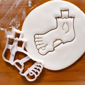 Zombie Foot Cookie Cutter for Halloween Party Treats | Fun Biscuit & Cookie Designs | Perfect for Zombie-Themed Parties, Survival Apocalypse Snacks, Horror Decorations Baking (ONLY LEG)