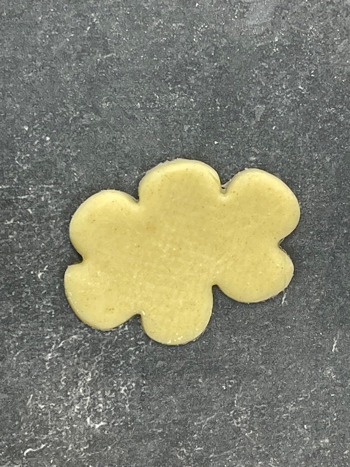 Small cloud shape cookie cutter for baking shortbread biscuits, fondant cutting, sugar paste shaping, sky themed cake decoration, dreamy pastry crafting, homemade dessert decorating - Image 3