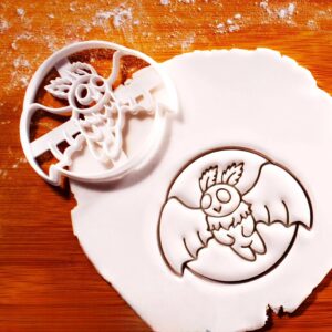 Cute Mothman Flying Cookie Cutter | DIY Cake Biscuit Cookie Cutter | Kitchen Cooking Decoration Tool (Pack of 2)