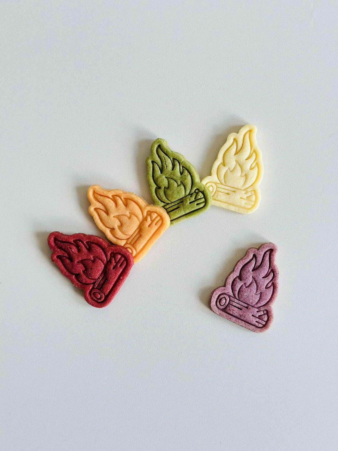 Black Campfire Cookie Cutter Fall Camping Fire Cookie Cutter Stamp Set Bon Fire Shape Baking Tool for Cookies Fondant Cake Decorating Outdoor Party Treats Kitchen Baking Accessory - Image 4