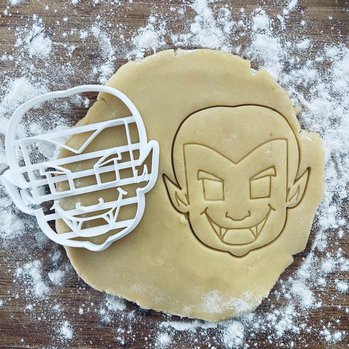 Black Vampire Face Cookie Cutter Spooky Halloween Baking Tool for Themed Parties Home Baking DIY Fondant Clay Cutter Fun Horror Cookie Decorations
