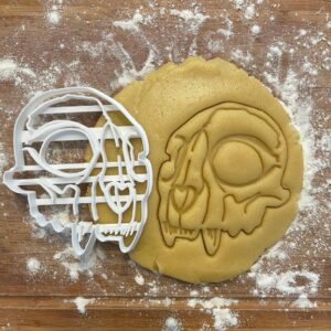 Black Cat Skull Cookie Cutter Witchy and Magic Baking Tool for Halloween Cookies Polymer Clay Fondant Cutter for Taxidermy Inspired Crafts Spooky Biscuit Decor Baking Supplies