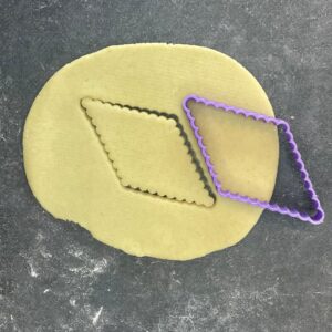 Losange Cookie Cutter Shape for Making Shortbread Biscuits Geometric Diamond Pastry Sugar Paste Fondant Decoration for Elegant Baking Homemade Party Treats Wedding Desserts Cake Design